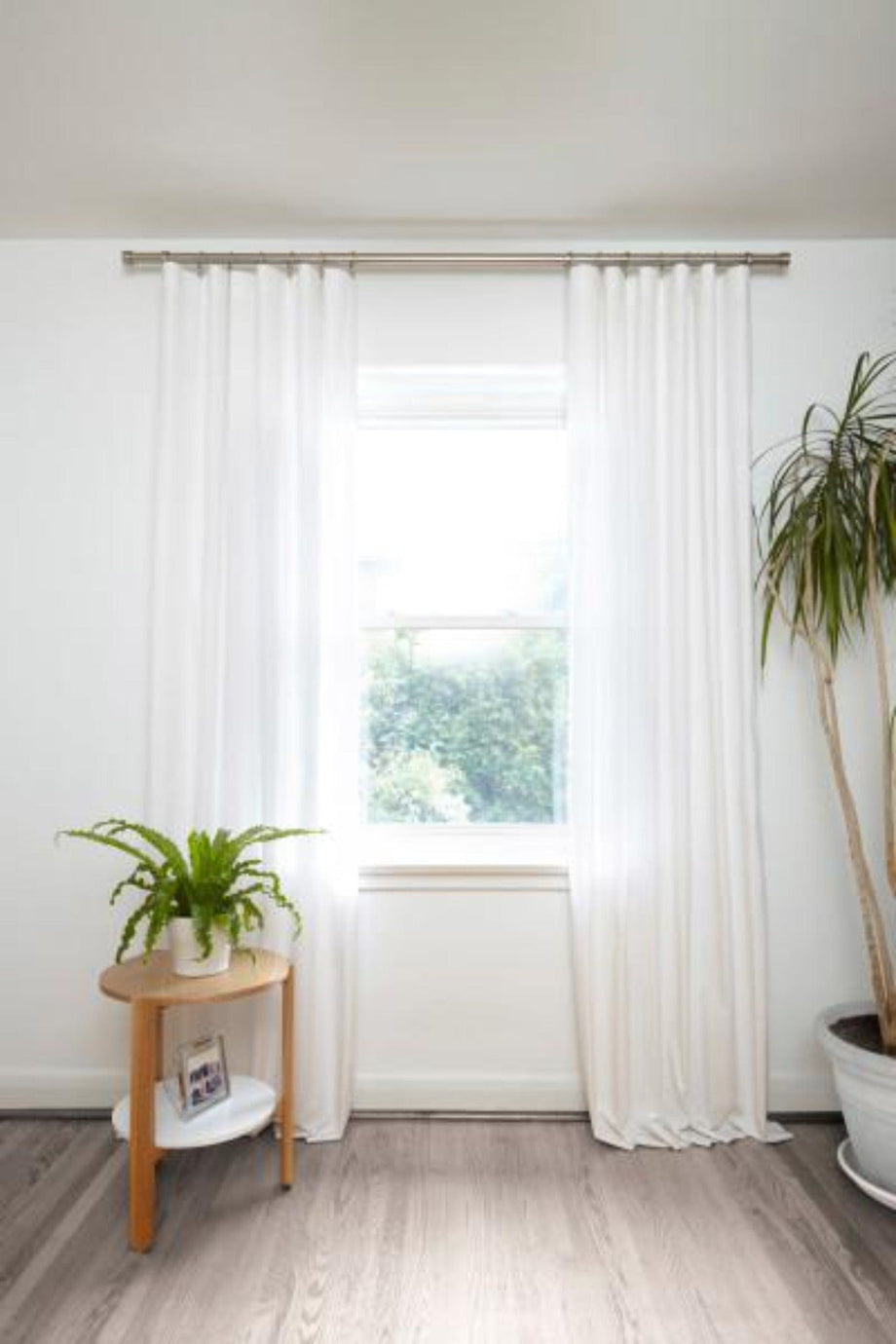 Slim, low-profile curtain rod hardware